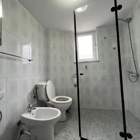 Albergue Sisterhood Rooms- Shared Bathroom Tirana