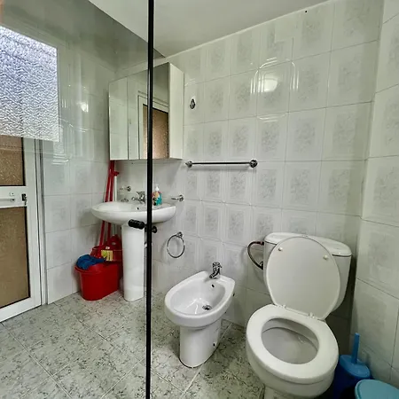 Sisterhood Rooms- Shared Bathroom Albergue Tirana