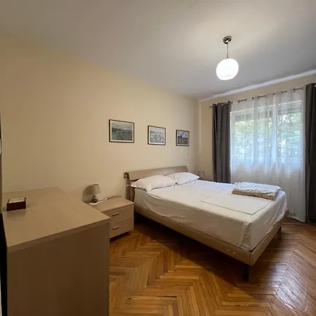 Albergue Sisterhood Rooms- Shared Bathroom